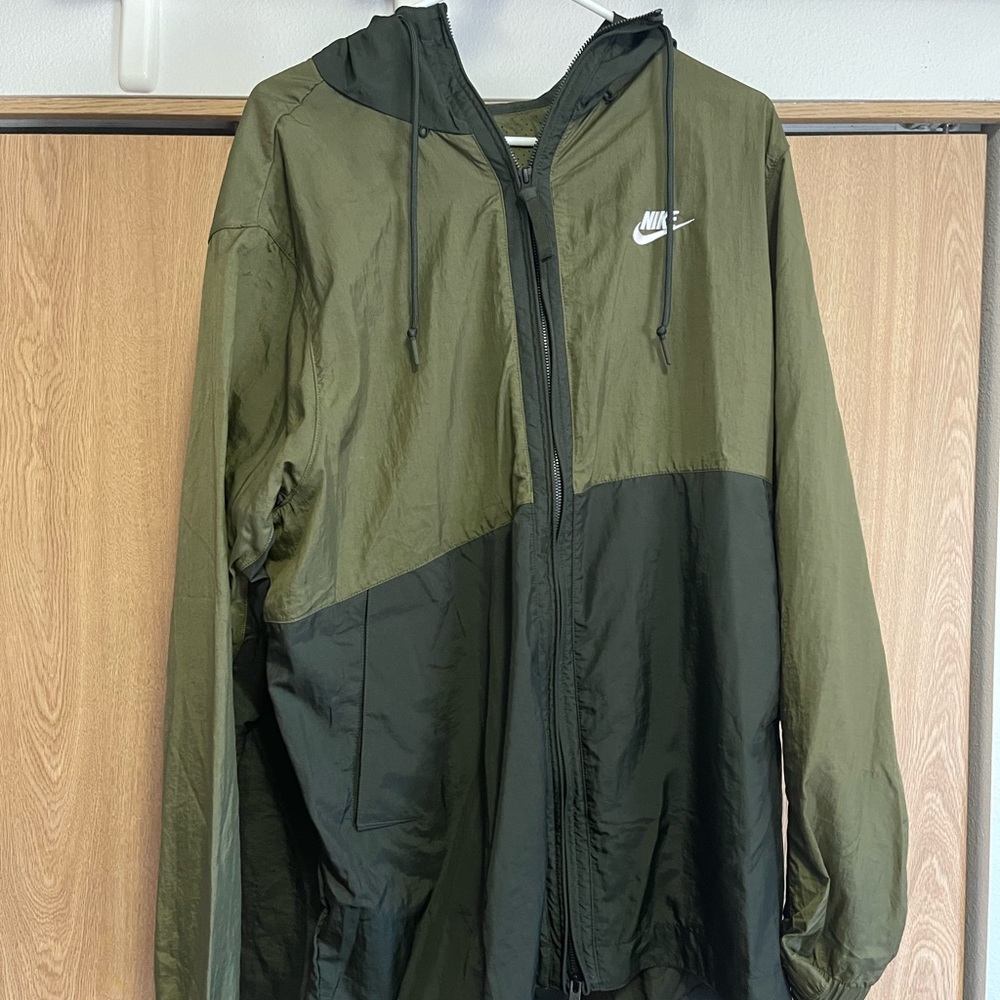 Mens olive drab Nike windbreaker jacket